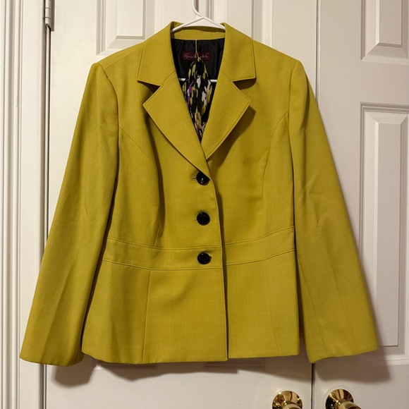 Gloria Vanderbilt Women's Yellow Blazer and Scarf in like new condition Size 18w - Picture 3 of 8